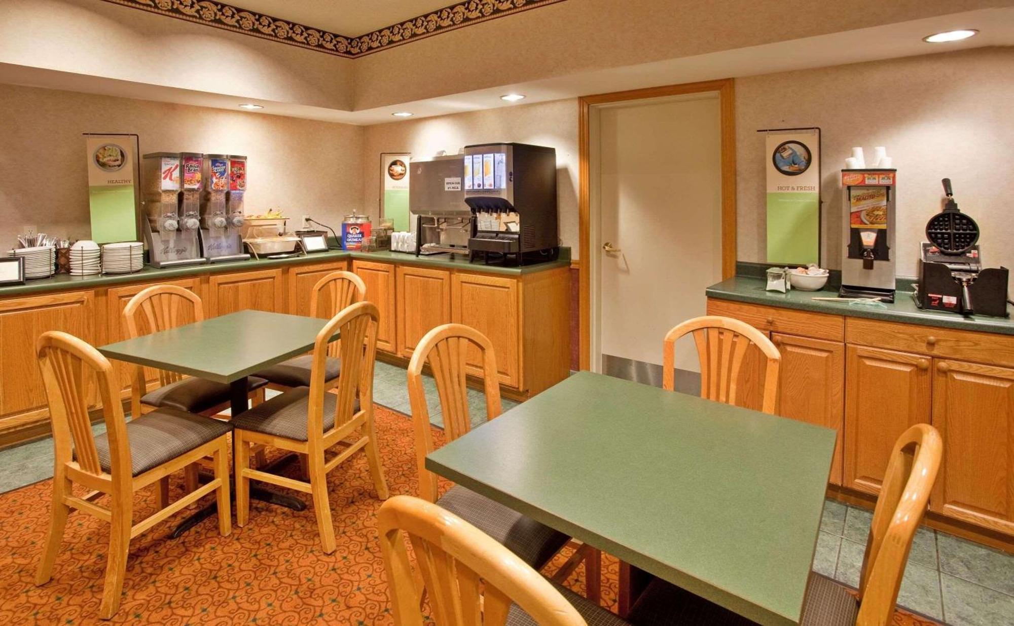 Country Inn & Suites By Radisson Bloomington-Normal West, Il Exterior foto
